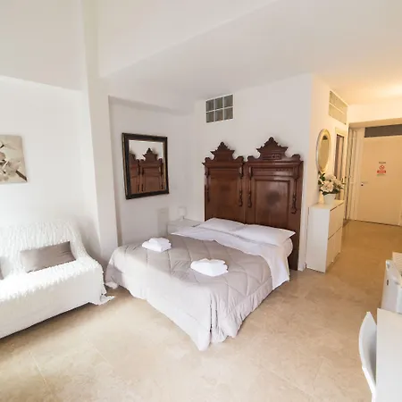 Apartahotel Academia 3*