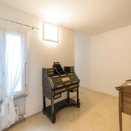 Academia Aparthotel 3*