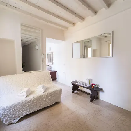 Apartahotel Academia 3*