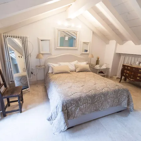 Academia Aparthotel 3*