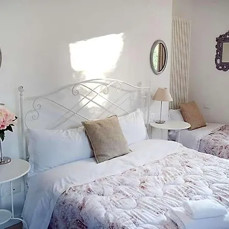 Academia Aparthotel 3*