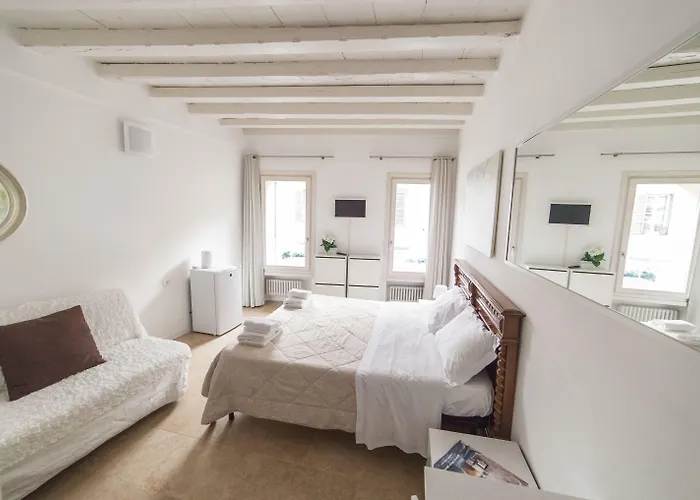 Academia Aparthotel 3*