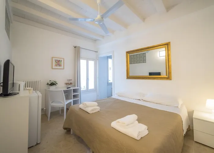 Academia Aparthotel 3*